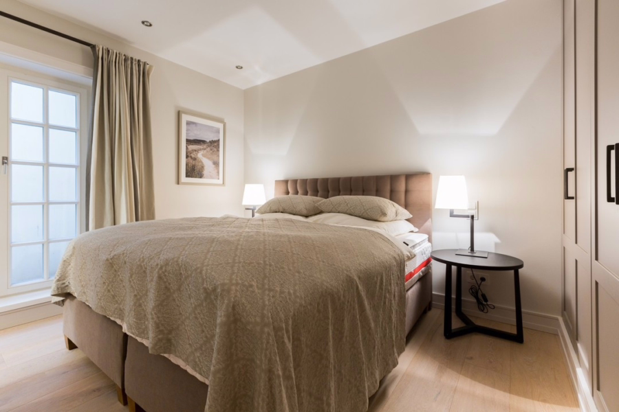 Bild - Reetgedeckte, hochwertige Neubauhaushälfte mit Erdgarage in Wattnähe von Kampen