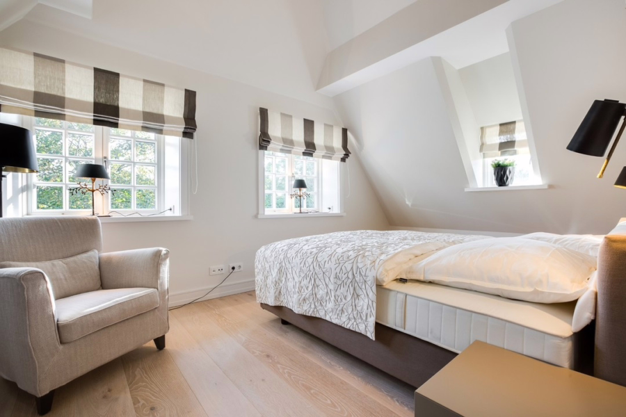 Bild - Reetgedeckte, hochwertige Neubauhaushälfte mit Erdgarage in Wattnähe von Kampen