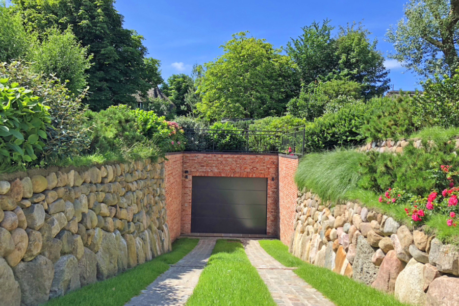 Bild - Reetgedeckte, hochwertige Neubauhaushälfte mit Erdgarage in Wattnähe von Kampen