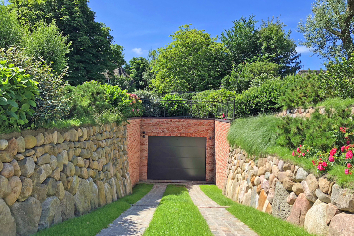 Bild - Reetgedeckte, hochwertige Neubauhaushälfte mit Erdgarage in Wattnähe von Kampen