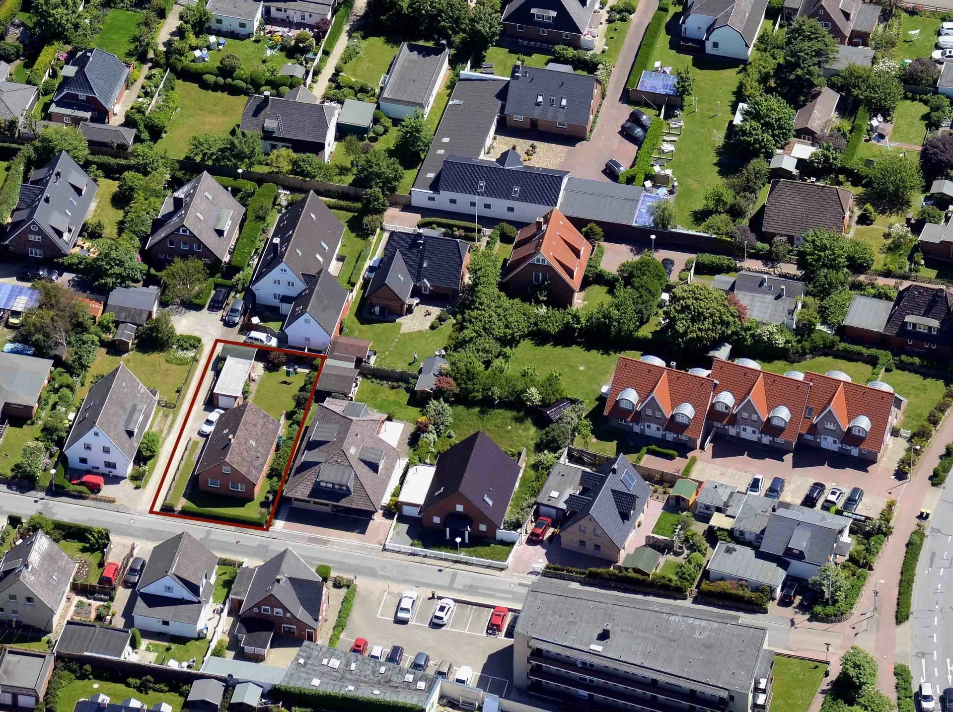 Luftbild - Hochwertige Neubauhaushälfte (Dauerwohnraum) in ruhiger Lage nahe dem Zentrum
