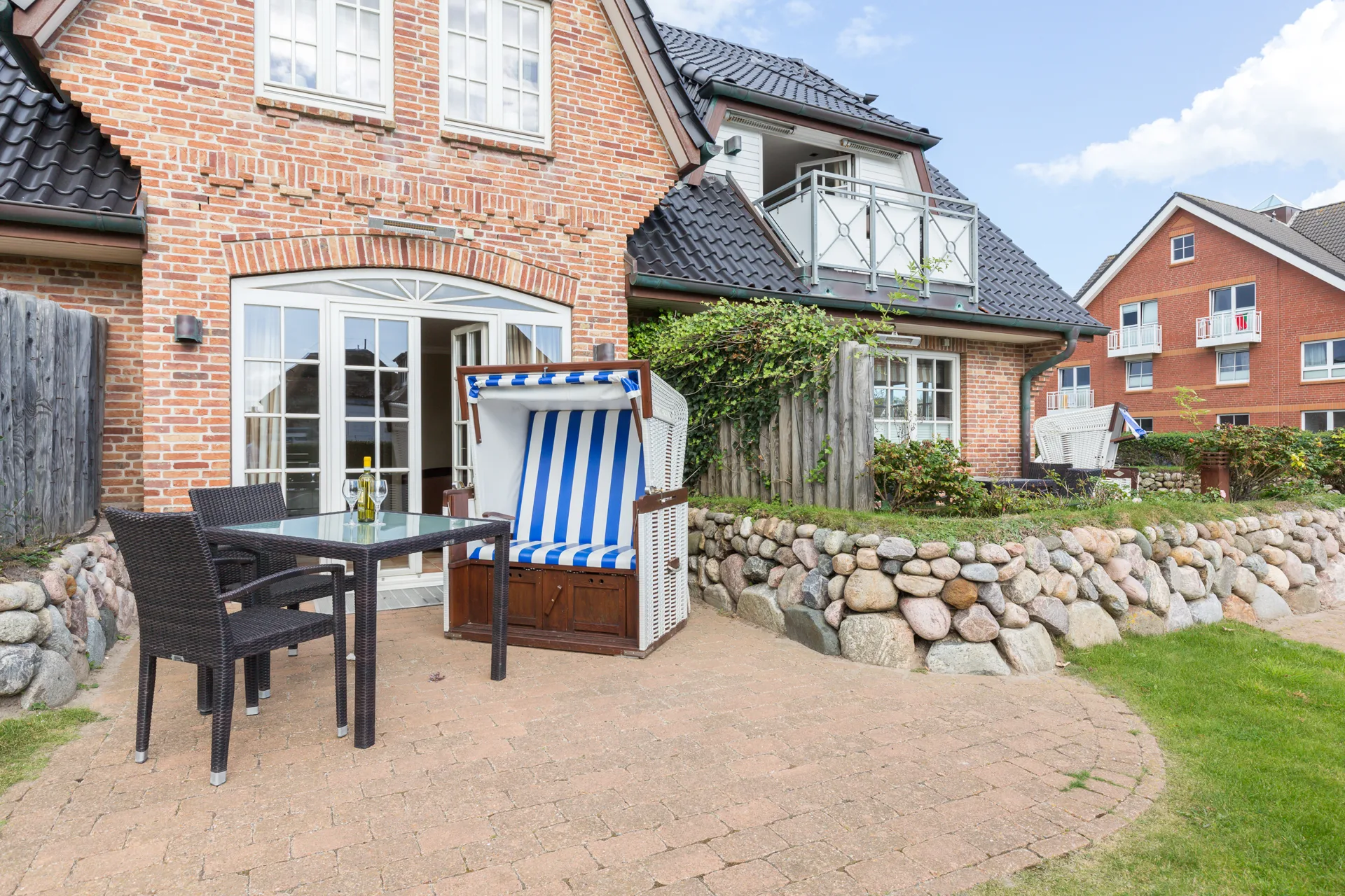 Bild - Mittelhausteil (Dauerwohnen) auf einem schönen Grundstück in strandnaher Lage von Westerland