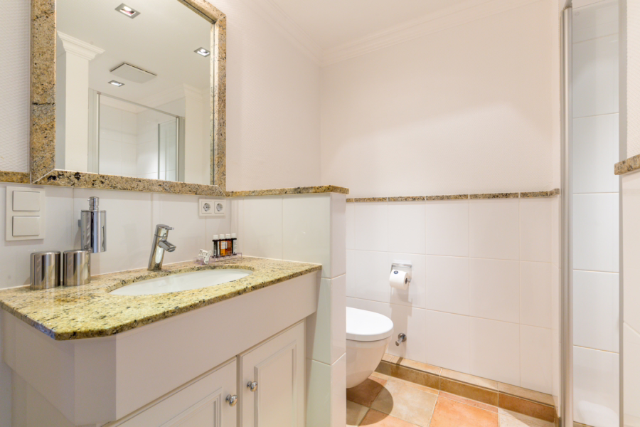 Ferienwohnung-Meeresrauschen-Andrea Doria-Westerland-42-03-14 - Mittelhausteil (Dauerwohnen) auf einem schönen Grundstück in strandnaher Lage von Westerland