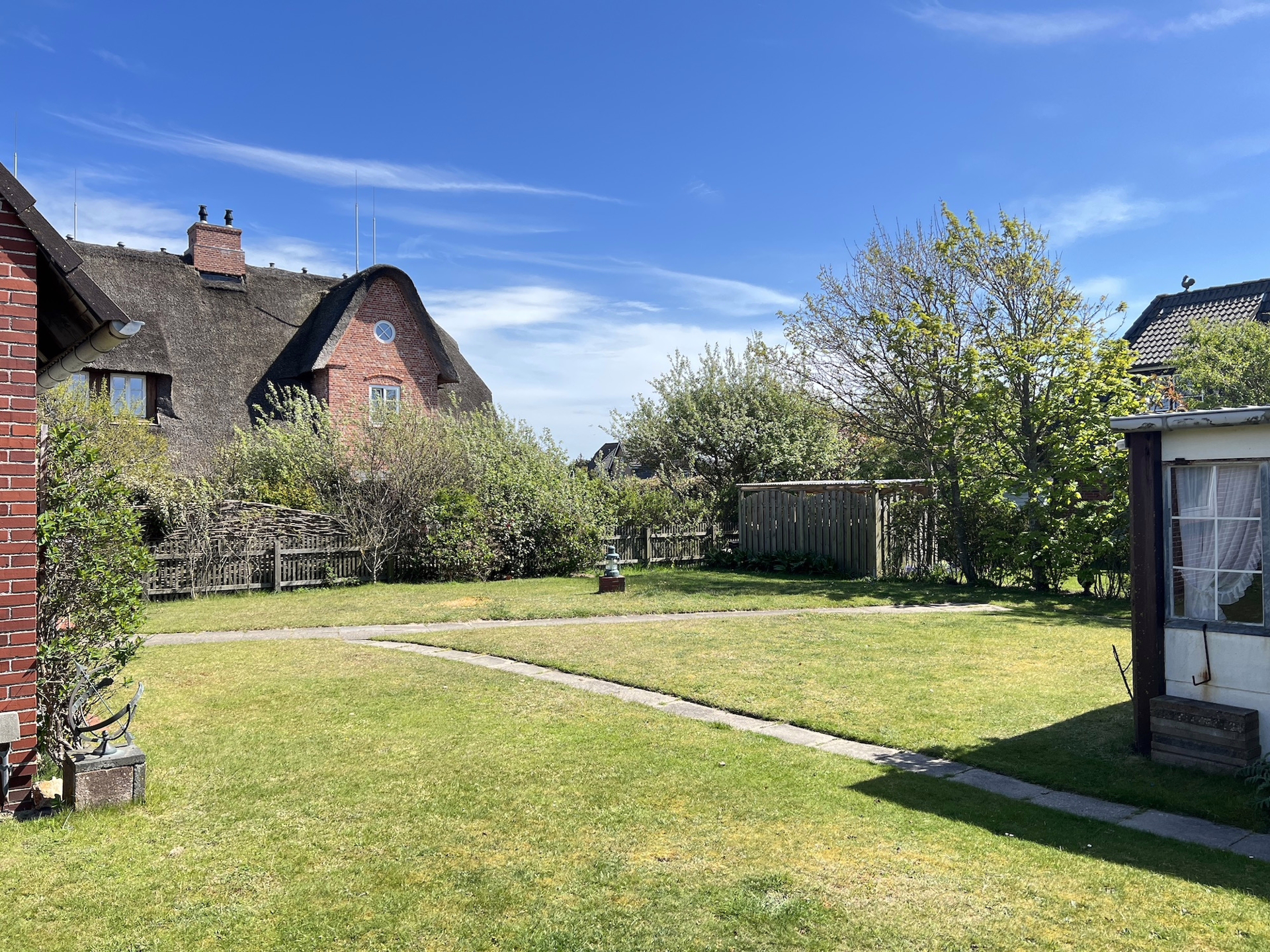 Bild - Einfamilienhaus zwischen Strand und Dorfteich in Wenningstedt
