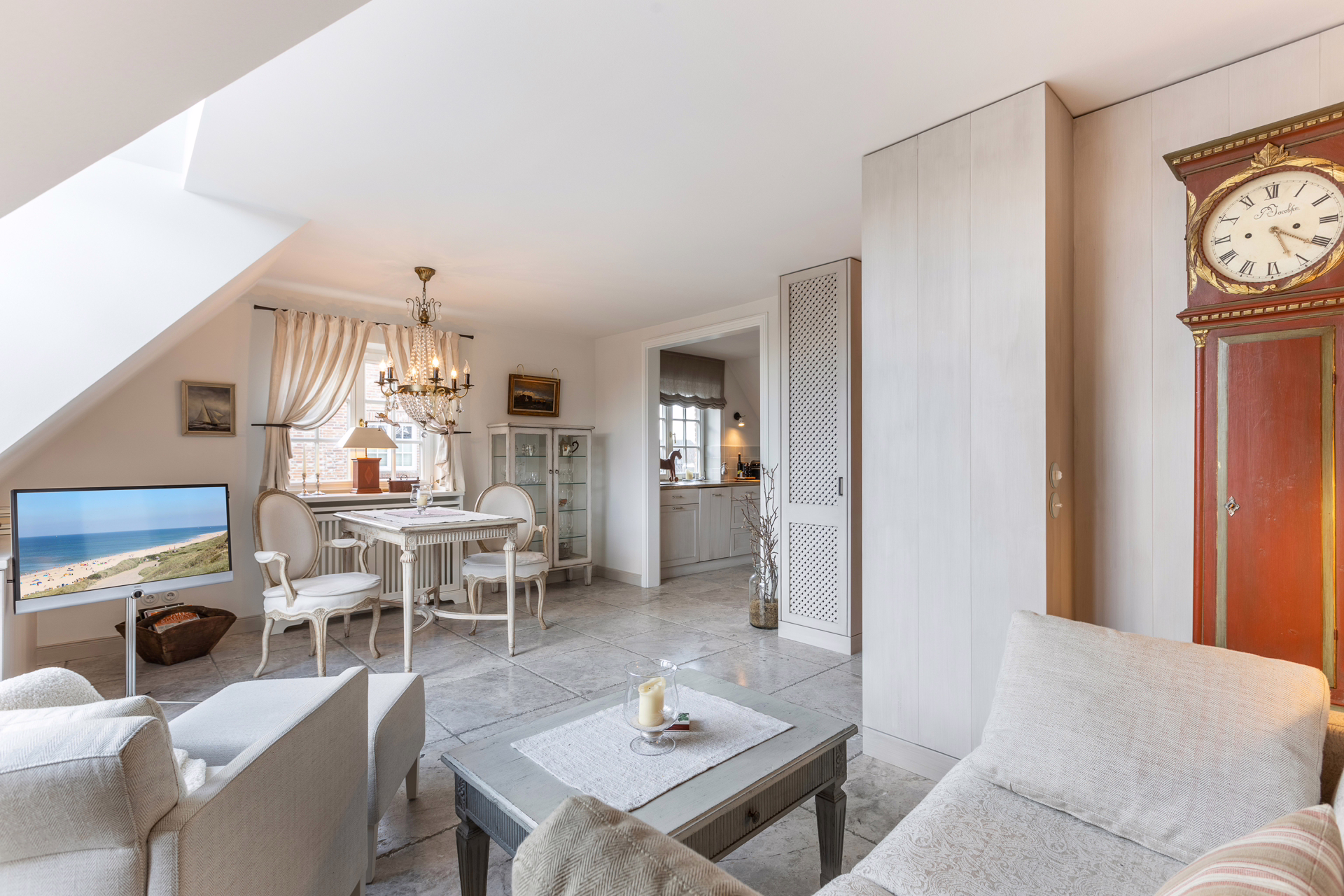 WLKS38-16 - Sehr hochwertige Dachgeschosswohnung mit Süd-Balkon in strandnaher Lage von Westerland
