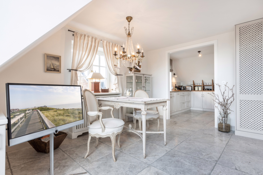 WLKS38-22 - Sehr hochwertige Dachgeschosswohnung mit Süd-Balkon in strandnaher Lage von Westerland