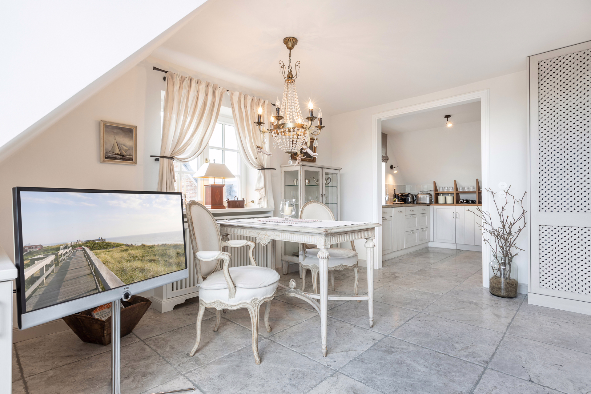 WLKS38-22 - Sehr hochwertige Dachgeschosswohnung mit Süd-Balkon in strandnaher Lage von Westerland