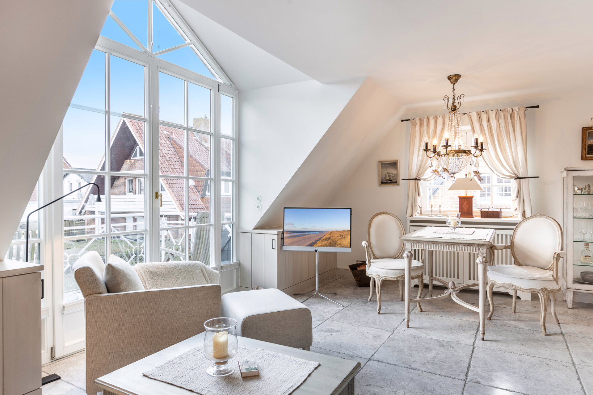 WLKS38-18 - Sehr hochwertige Dachgeschosswohnung mit Süd-Balkon in strandnaher Lage von Westerland