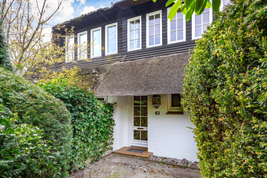 Bild - Mittelhausteil unter Reet im schönen Keitum