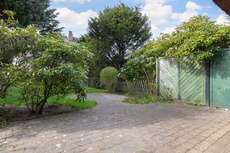 Bild - Mittelhausteil unter Reet im schönen Keitum