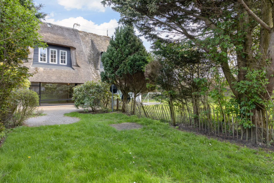 Bild - Mittelhausteil unter Reet im schönen Keitum