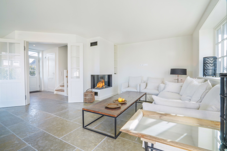 Bild - Neubau von reetgedeckten Haushälften mit jeweils einem eigenen Garagenplatz in Wenningstedt