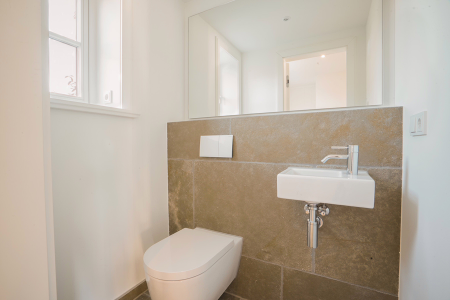 Bild - Neubau von reetgedeckten Haushälften mit jeweils einem eigenen Garagenplatz in Wenningstedt