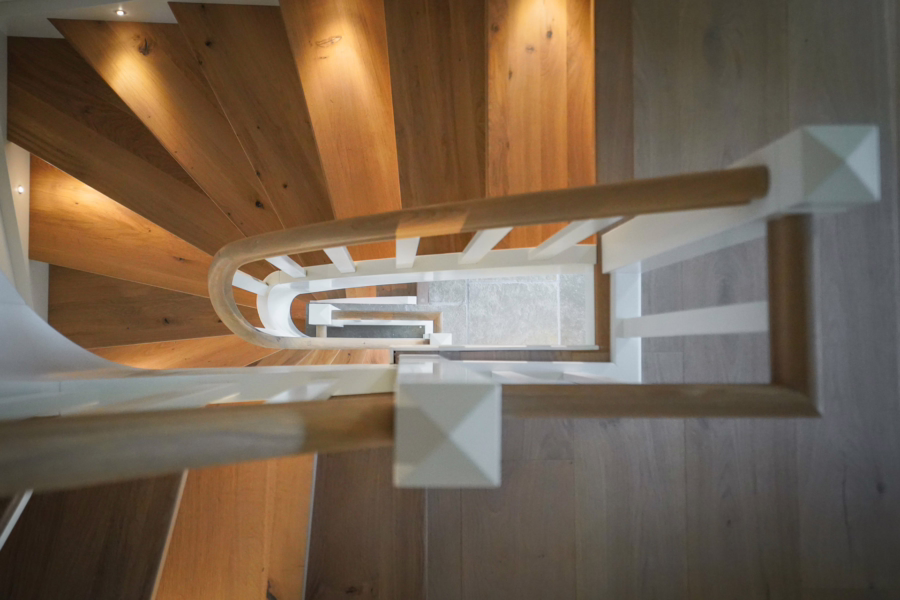 Bild - Neubau von reetgedeckten Haushälften mit jeweils einem eigenen Garagenplatz in Wenningstedt