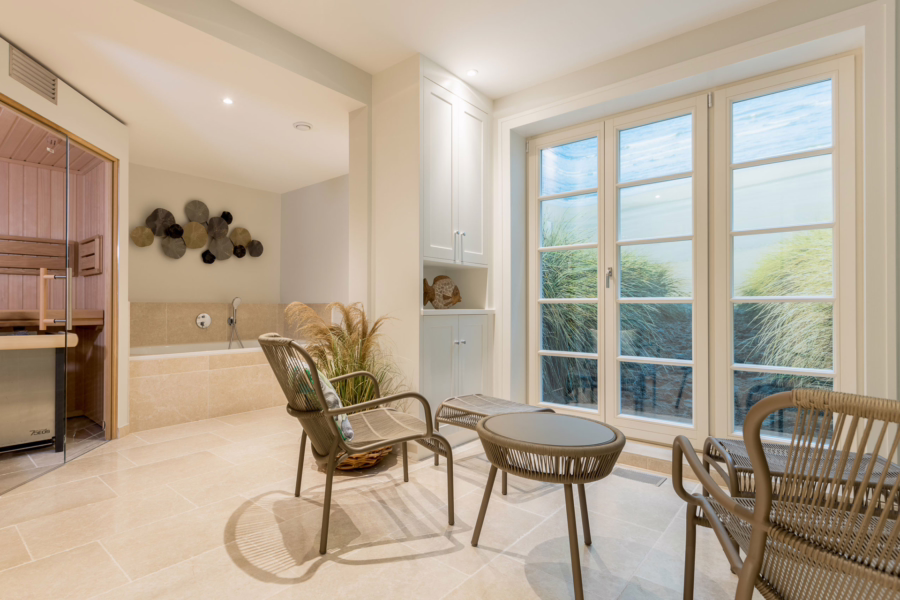 Bild - Exklusives Wohnen unter Reet direkt am Strand