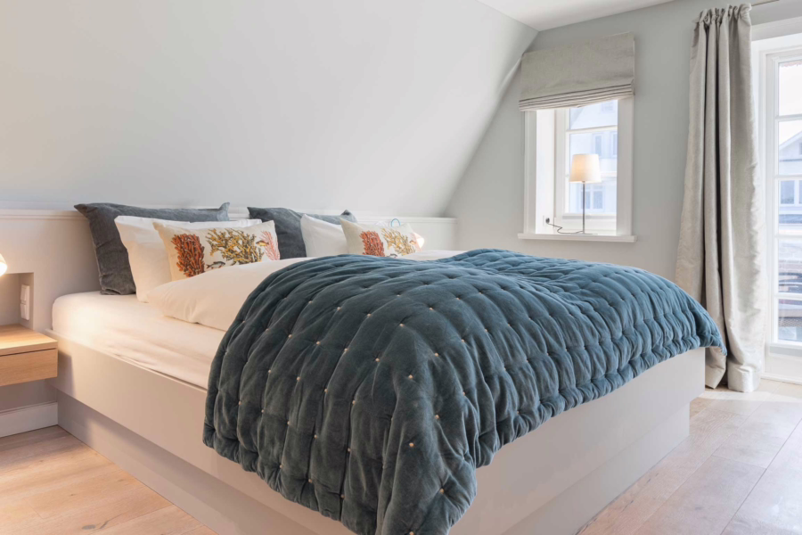 Bild - Exklusives Wohnen unter Reet direkt am Strand