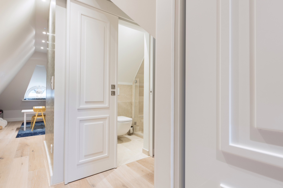 Bild - Exklusives Wohnen unter Reet direkt am Strand