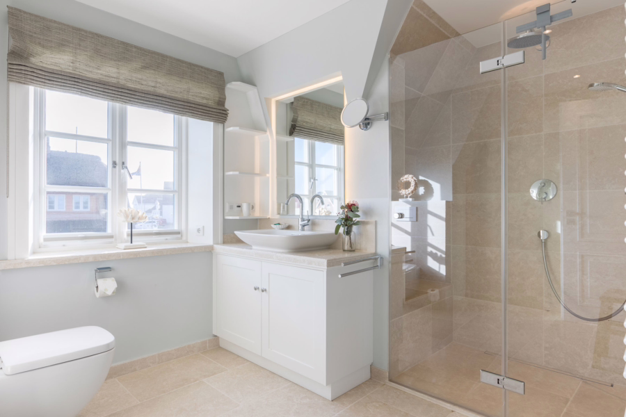 Bild - Exklusives Wohnen unter Reet direkt am Strand