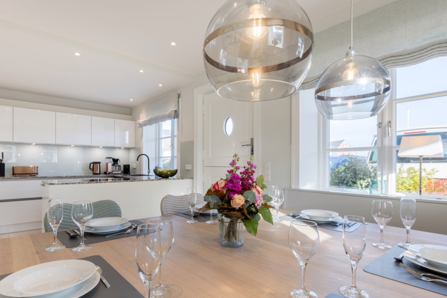 Bild - Exklusives Wohnen unter Reet direkt am Strand