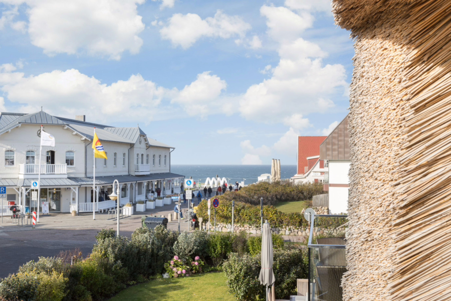 Bild - Exklusives Wohnen unter Reet direkt am Strand