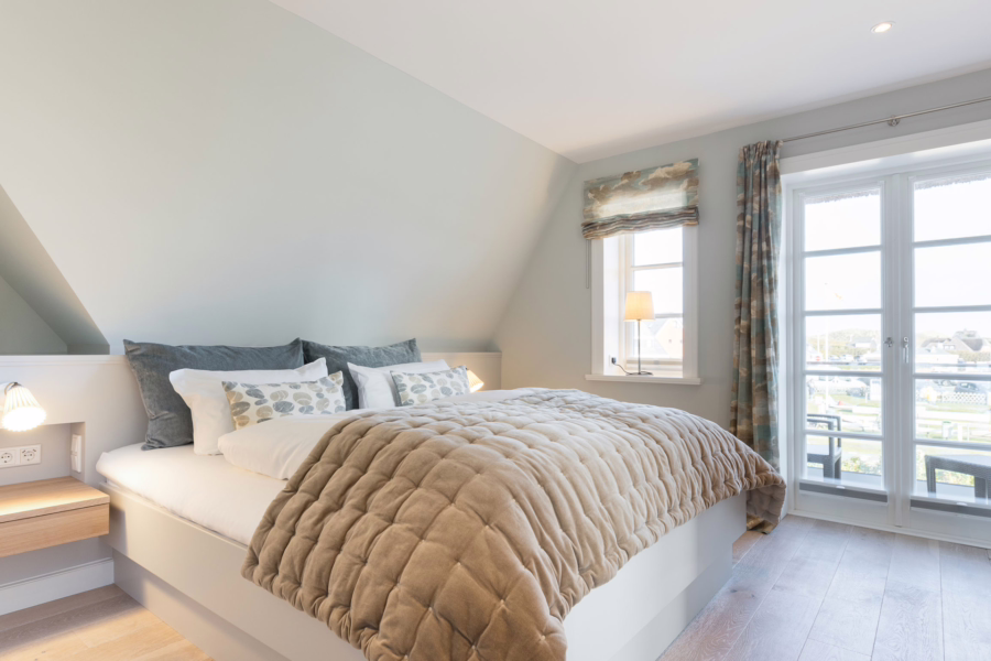 Bild - Exklusives Wohnen unter Reet direkt am Strand