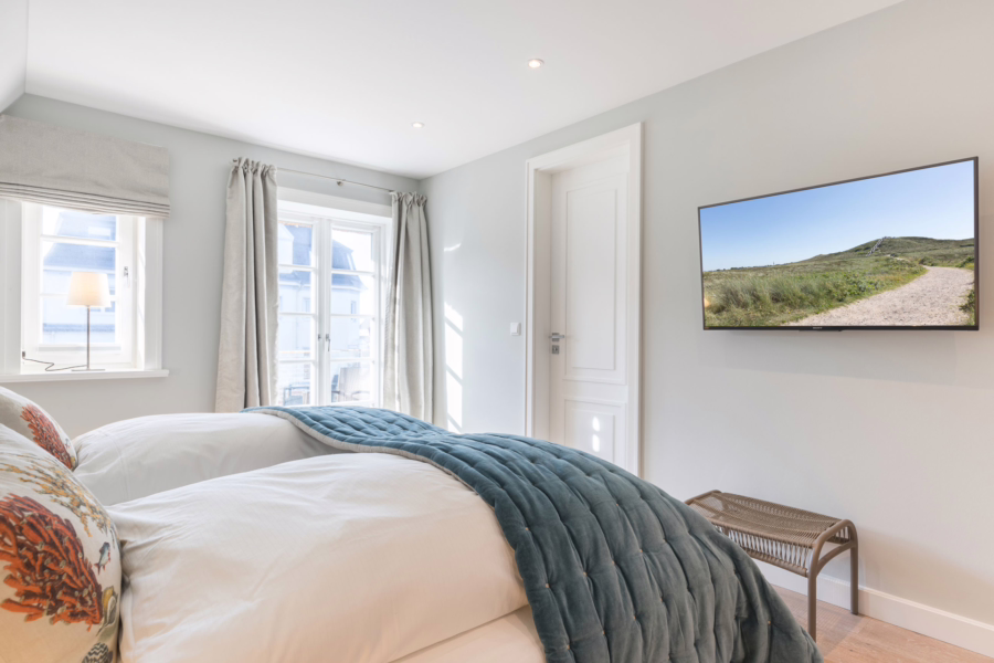 Bild - Exklusives Wohnen unter Reet direkt am Strand