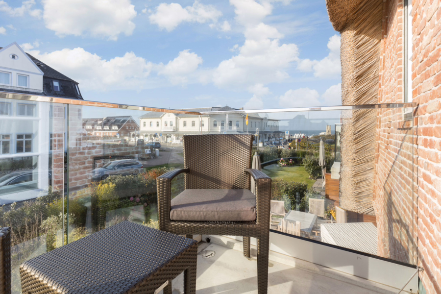 Bild - Exklusives Wohnen unter Reet direkt am Strand