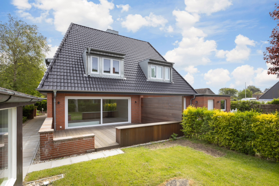 Bild - Hochwertig sanierte Haushälfte auf einem schön eingewachsenen Grundstück von Tinnum