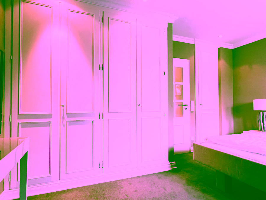 Bild - Saniertes Hausteil unter Reet mit schön angelegtem Gartenteil in Keitum