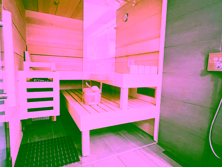 Bild - Saniertes Hausteil unter Reet mit schön angelegtem Gartenteil in Keitum