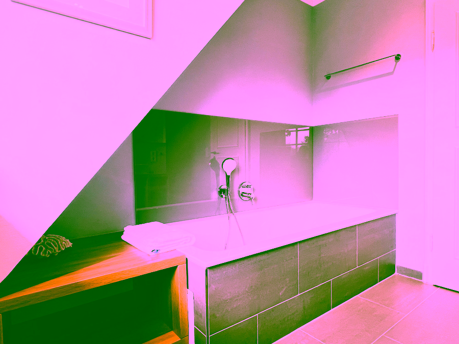 Bild - Saniertes Hausteil unter Reet mit schön angelegtem Gartenteil in Keitum