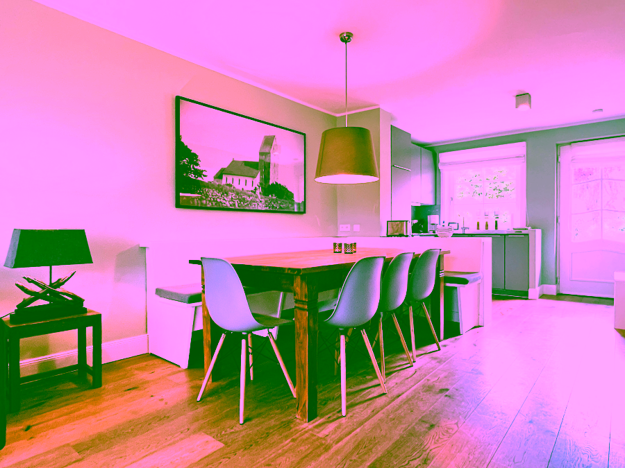 Bild - Saniertes Hausteil unter Reet mit schön angelegtem Gartenteil in Keitum