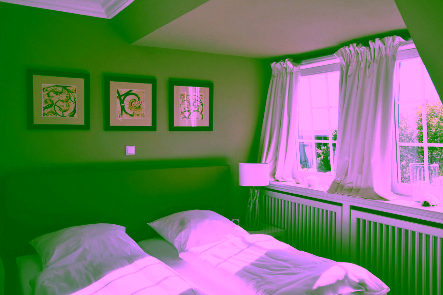 Bild - Saniertes Hausteil unter Reet mit schön angelegtem Gartenteil in Keitum