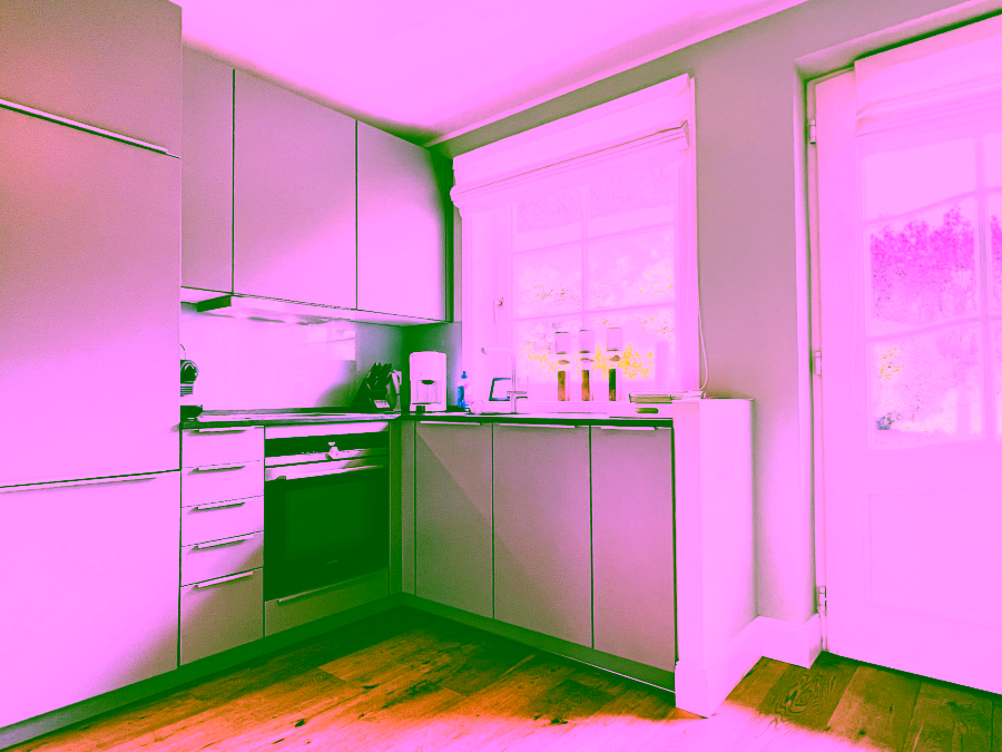 Bild - Saniertes Hausteil unter Reet mit schön angelegtem Gartenteil in Keitum