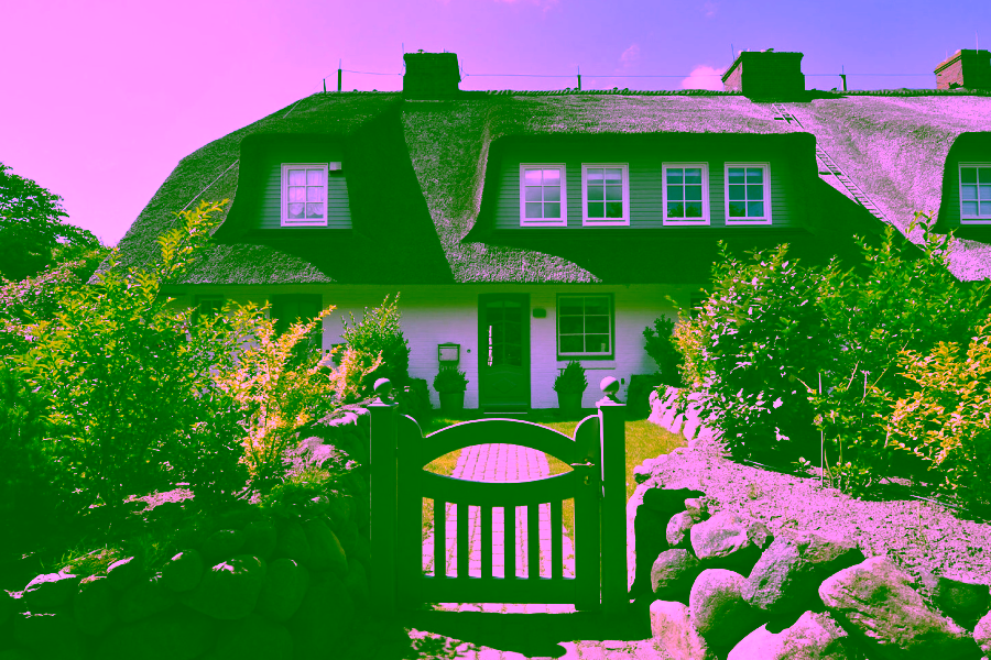 Titelbild - Saniertes Hausteil unter Reet mit schön angelegtem Gartenteil in Keitum