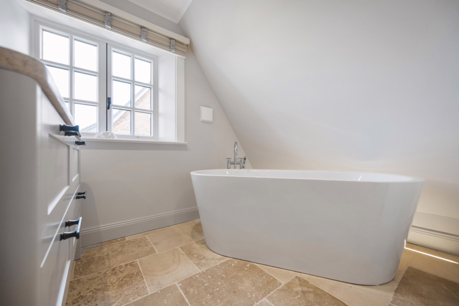 Bild - Haushälfte unter Reet in schöner Lage nahe des Königshafens – Ferienhaus