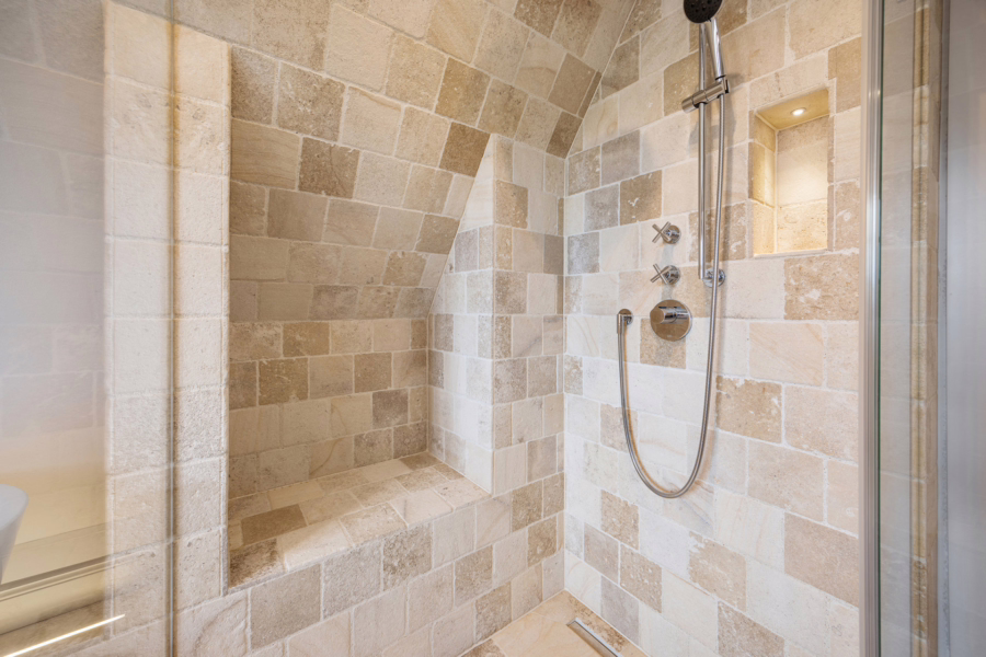 Bild - Haushälfte unter Reet in schöner Lage nahe des Königshafens – Ferienhaus