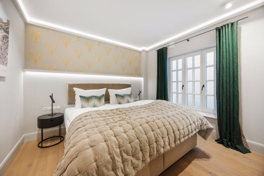 Bild - Haushälfte unter Reet in schöner Lage nahe des Königshafens – Ferienhaus