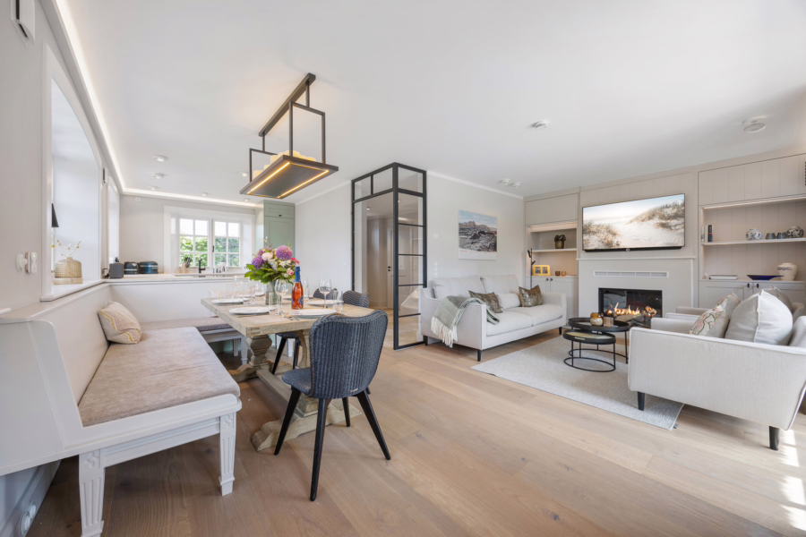 Bild - Haushälfte unter Reet in schöner Lage nahe des Königshafens – Ferienhaus