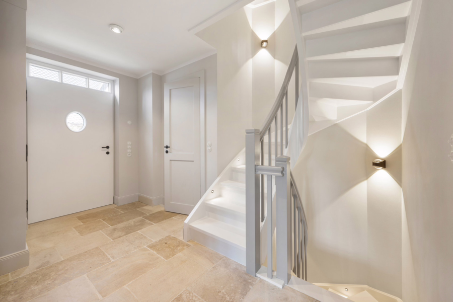 Bild - Haushälfte unter Reet in schöner Lage nahe des Königshafens – Ferienhaus