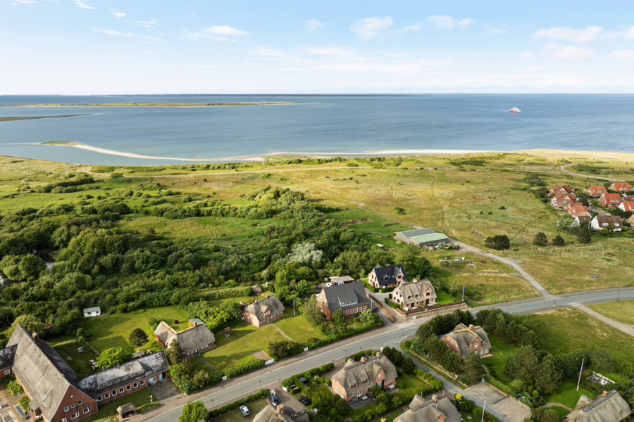 Bild - Haushälfte unter Reet in schöner Lage nahe des Königshafens – Ferienhaus