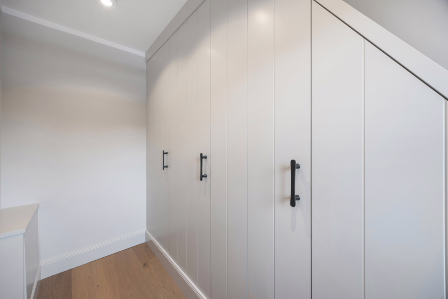 Bild - Haushälfte unter Reet in schöner Lage nahe des Königshafens – Ferienhaus