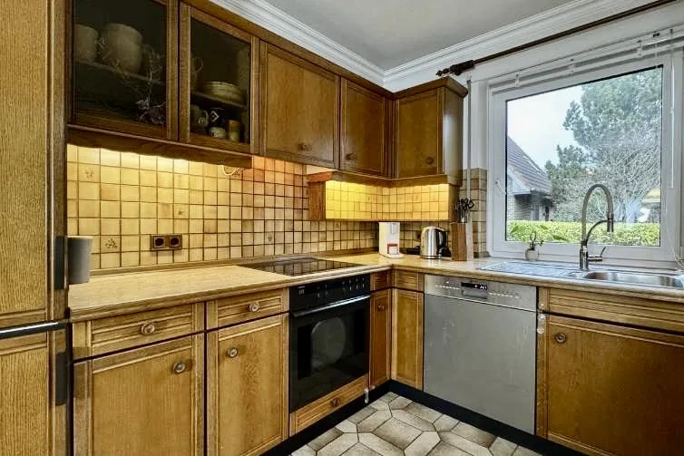 Bild - Großes Wohnhaus unweit der Westerländer Salzwiesen mit Einliegerwohnung und Garage