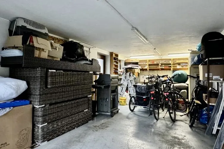 Bild - Großes Wohnhaus unweit der Westerländer Salzwiesen mit Einliegerwohnung und Garage