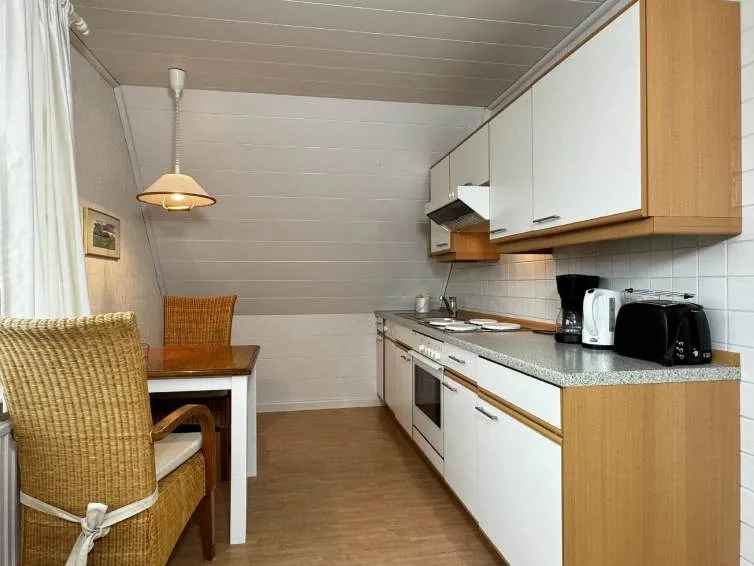 Bild - Großes Wohnhaus unweit der Westerländer Salzwiesen mit Einliegerwohnung und Garage