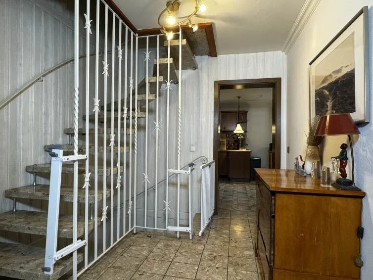 Bild - Großes Wohnhaus unweit der Westerländer Salzwiesen mit Einliegerwohnung und Garage