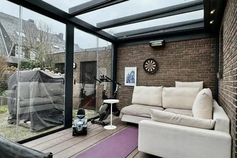 Bild - Großes Wohnhaus unweit der Westerländer Salzwiesen mit Einliegerwohnung und Garage