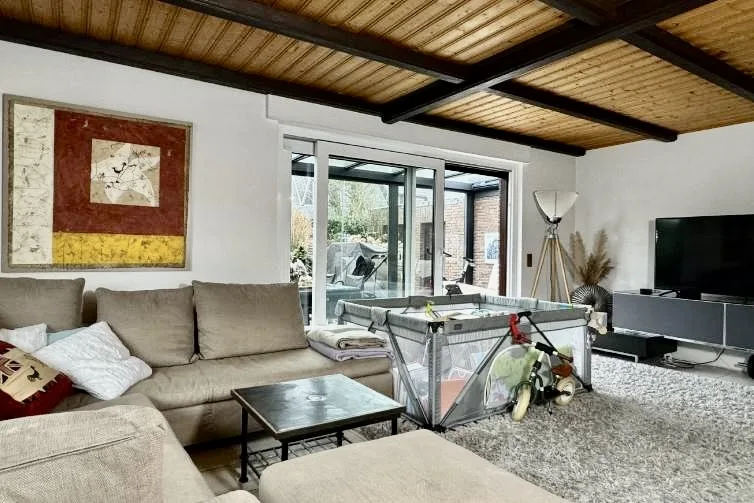 Bild - Großes Wohnhaus unweit der Westerländer Salzwiesen mit Einliegerwohnung und Garage