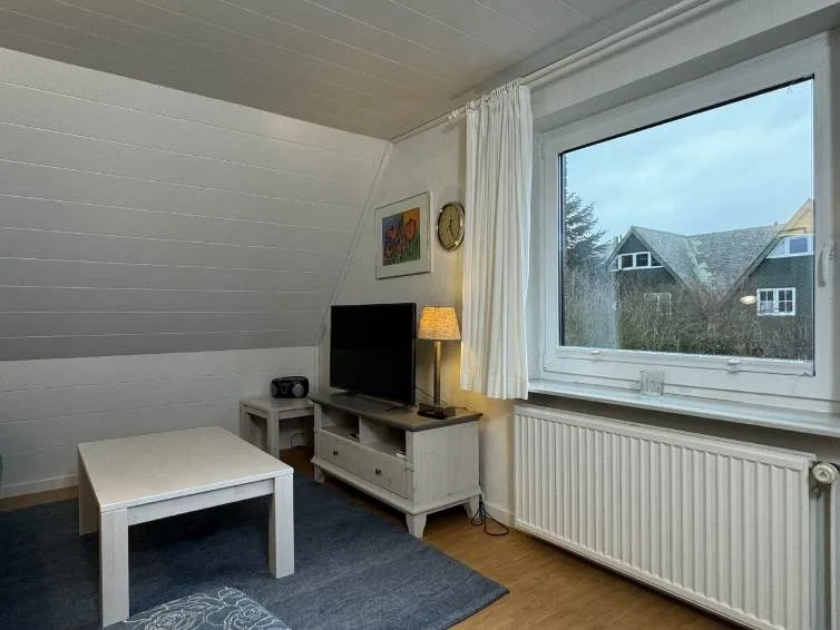 Bild - Großes Wohnhaus unweit der Westerländer Salzwiesen mit Einliegerwohnung und Garage