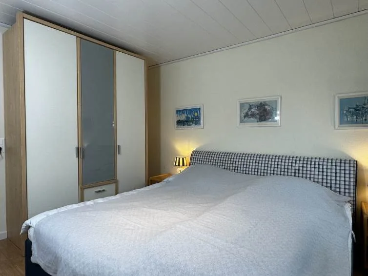 Bild - Großes Wohnhaus unweit der Westerländer Salzwiesen mit Einliegerwohnung und Garage